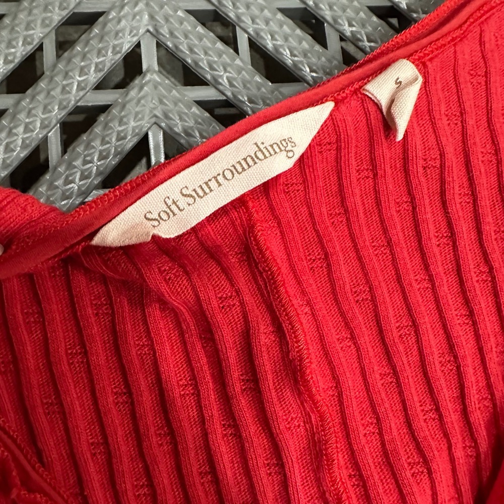 Soft Surroundings Red Ribbed V-Neck Tunic Top Ruffle Hem 3/4 Sleeve Small - Picture 4 of 6